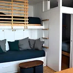 A L'est - Vue Sur La Digue