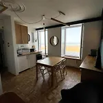 A L'est - Vue Sur La Digue