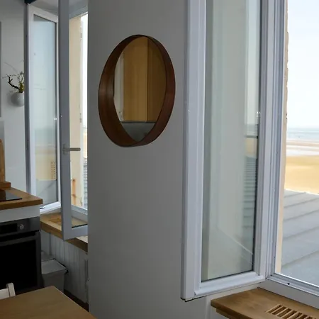 A L'est - Vue Sur La Digue ארומנש-לה-באינס