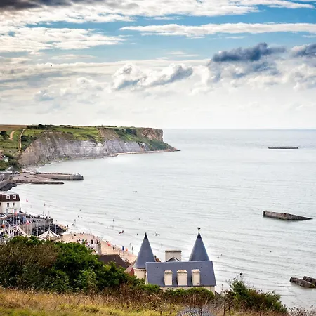 A L'est - Vue Sur La Digue *