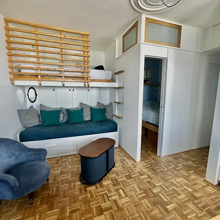 A L'est - Vue Sur La Digue