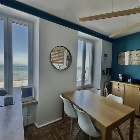 A L'est - Vue Sur La Digue Apartament