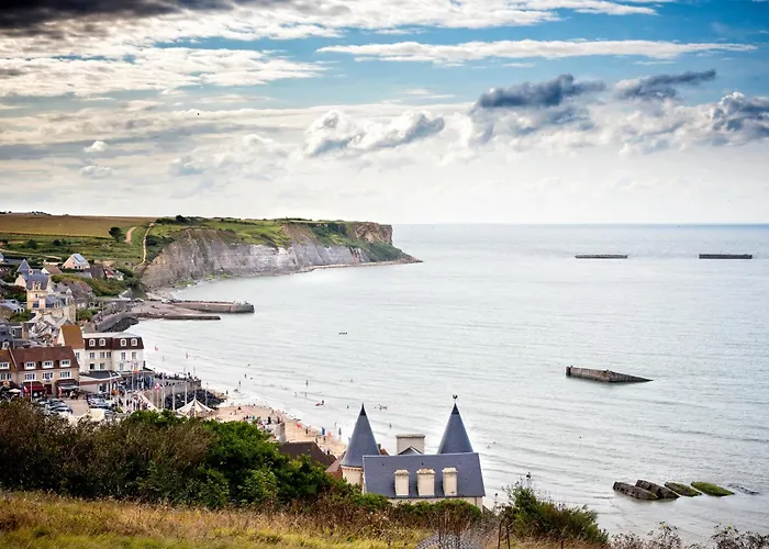 A L'est - Vue Sur La Digue *