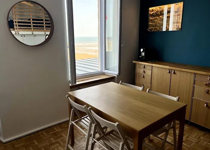 A L'est - Vue Sur La Digue