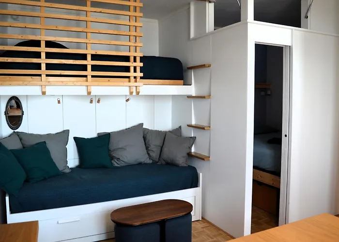 A L'est - Vue Sur La Digue